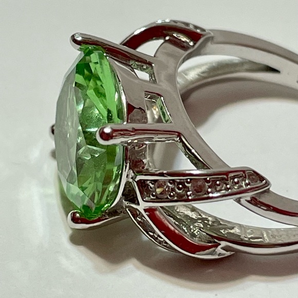 Sterling Silver Green Amethyst Cocktail Ring - Size 5.75 - Picture 3 of 4